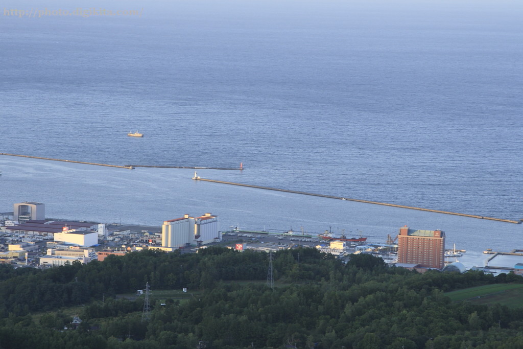 場所：小樽・毛無峠から小樽築港を望む 